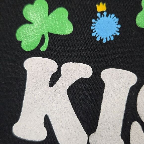 Kiss Me I'm Irish ☘️ Shamrock Tee St Patrick's Day Black Clover T-Shirt Unisex - Picture 3 of 6